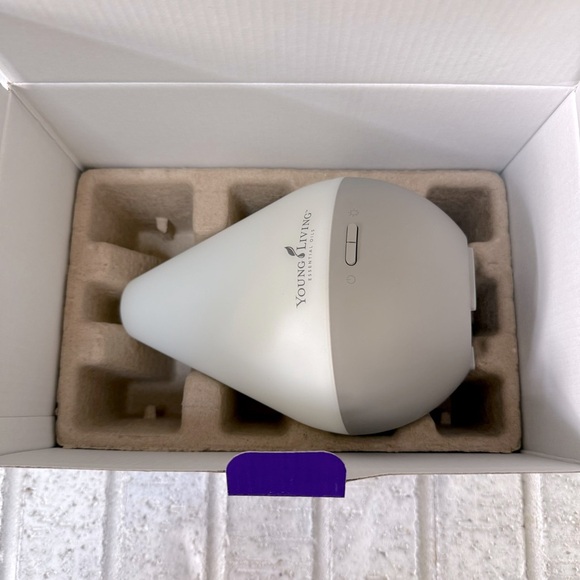 NWT Young Living Dewdrop Diffuser - Picture 6 of 9